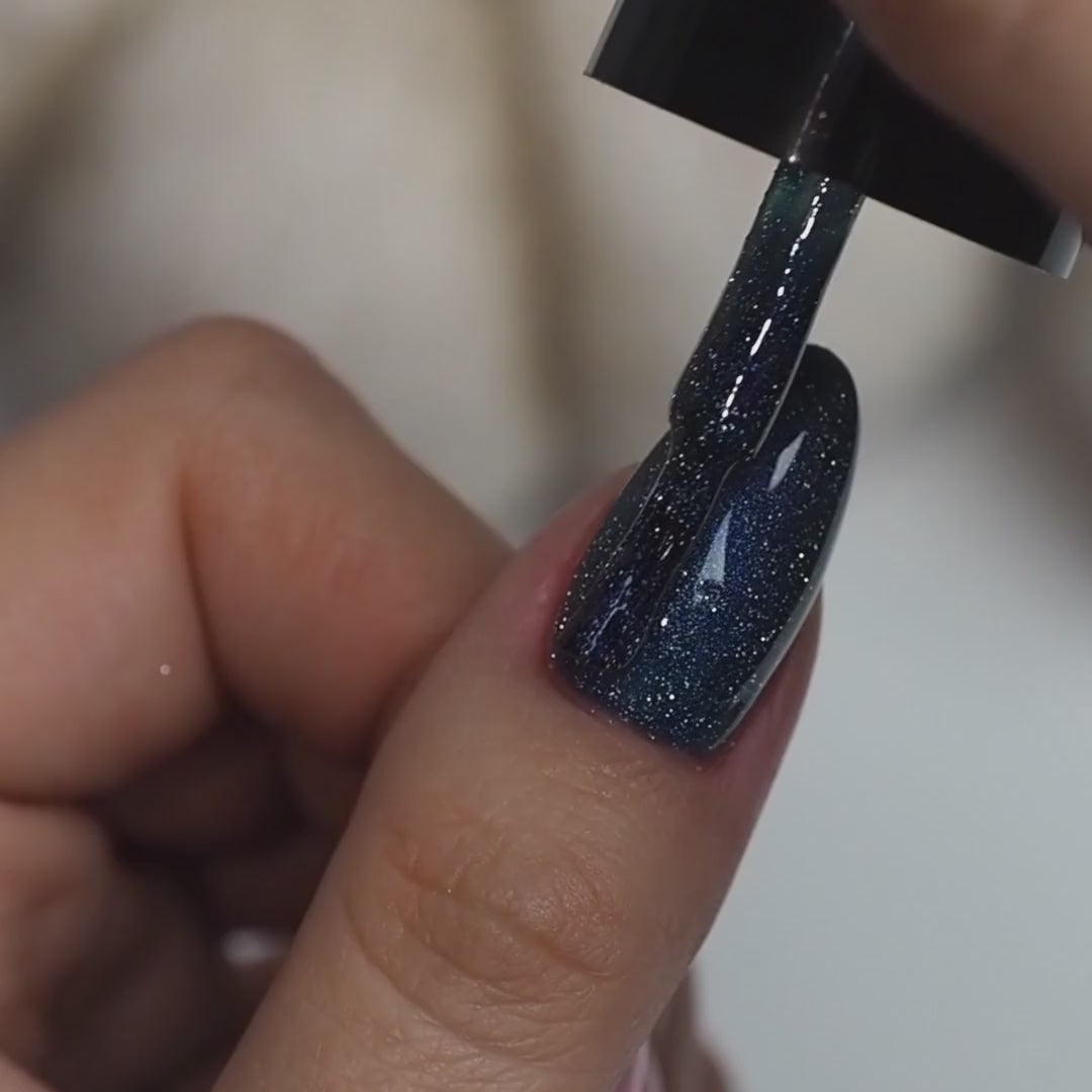 Carica video: Semilac 826 Blu virtuale 7 ml